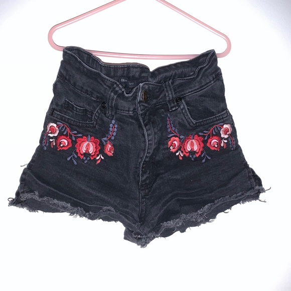bluenotes black embroided shorts - Picture 2 of 3